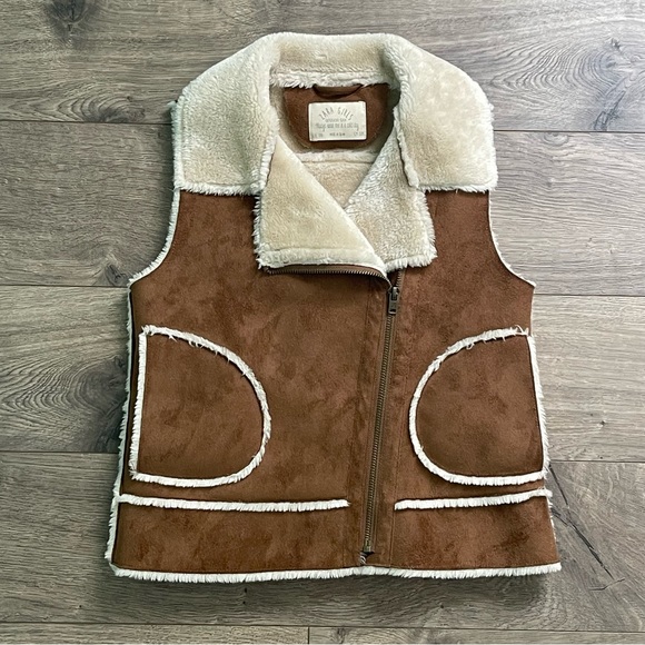 ZARA Girls Outerwear Team Faux Fur Suede Size 7/8 Vest - Picture 1 of 8